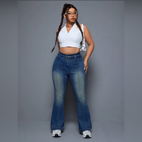 3/$20 ✨SHEIN ICON plus size vintage flare jeans - Picture 2 of 7
